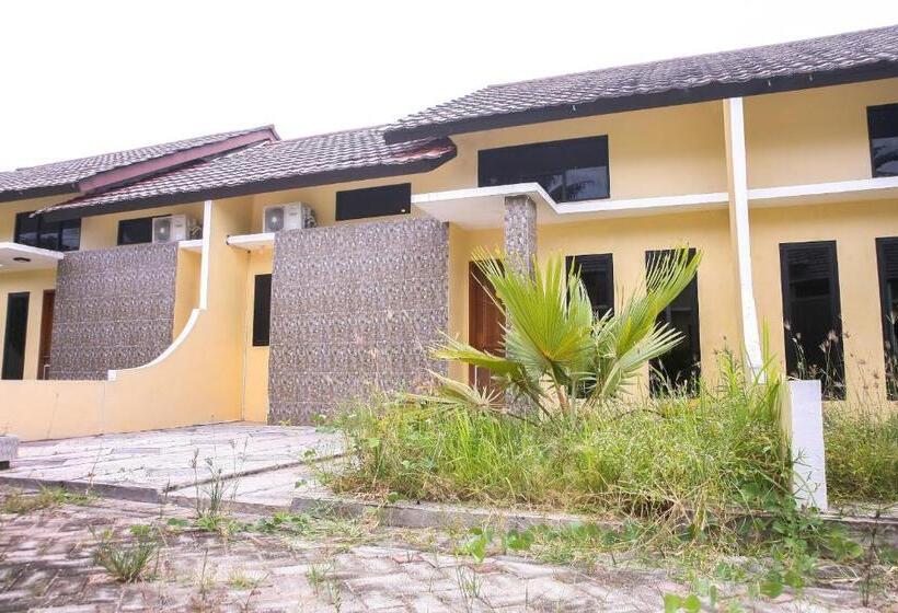 Отель Oyo 3438 Pasir Padi Inn