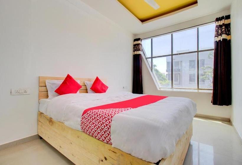 בית מלון כפרי Oyo 70282 Soham Service Apartment