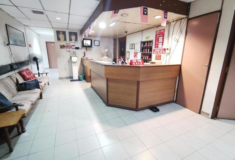 בית מלון כפרי Oyo 89817  Sura