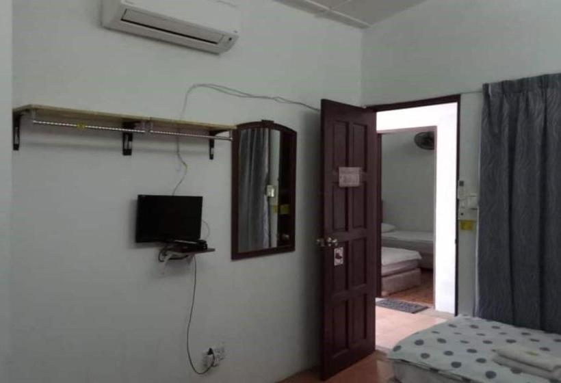 Отель Oyo 90047 Bangi Guest House