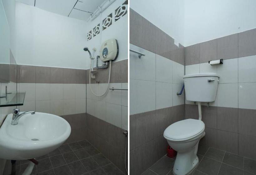 Отель Oyo 90047 Bangi Guest House