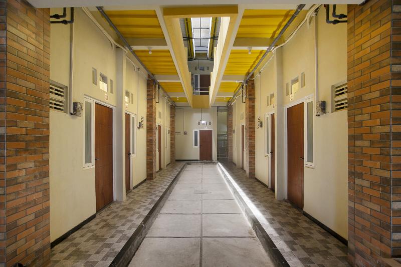 ホテル Reddoorz Near Puri Anjasmoro Area Semarang