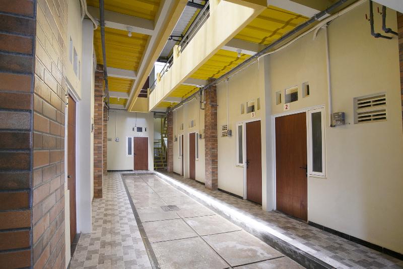 ホテル Reddoorz Near Puri Anjasmoro Area Semarang