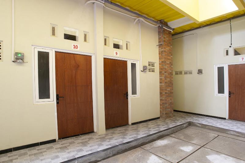 ホテル Reddoorz Near Puri Anjasmoro Area Semarang