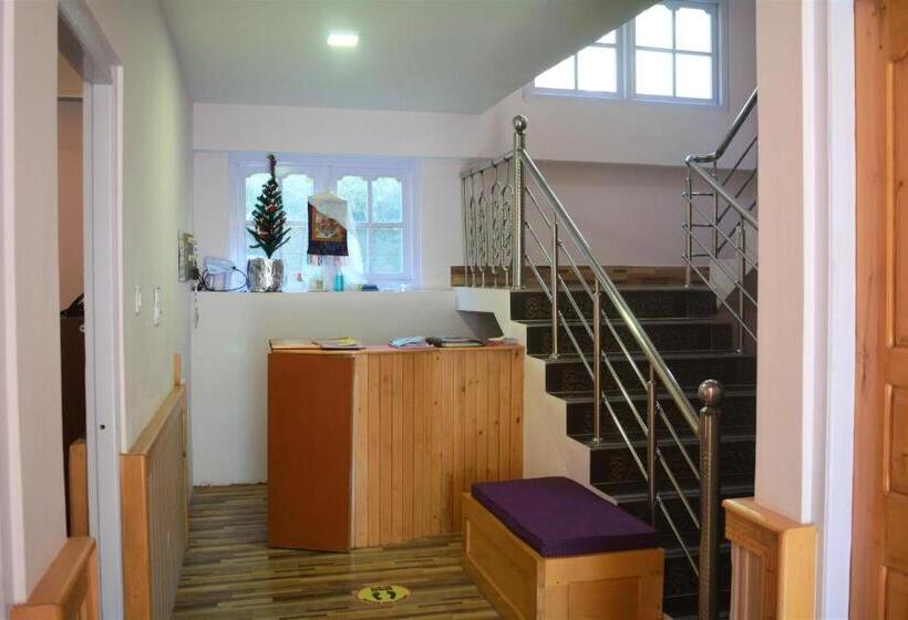 호텔 Rufina Lachung De Crown