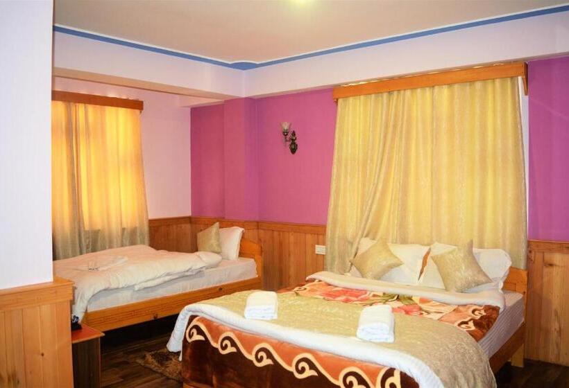 호텔 Rufina Lachung De Crown