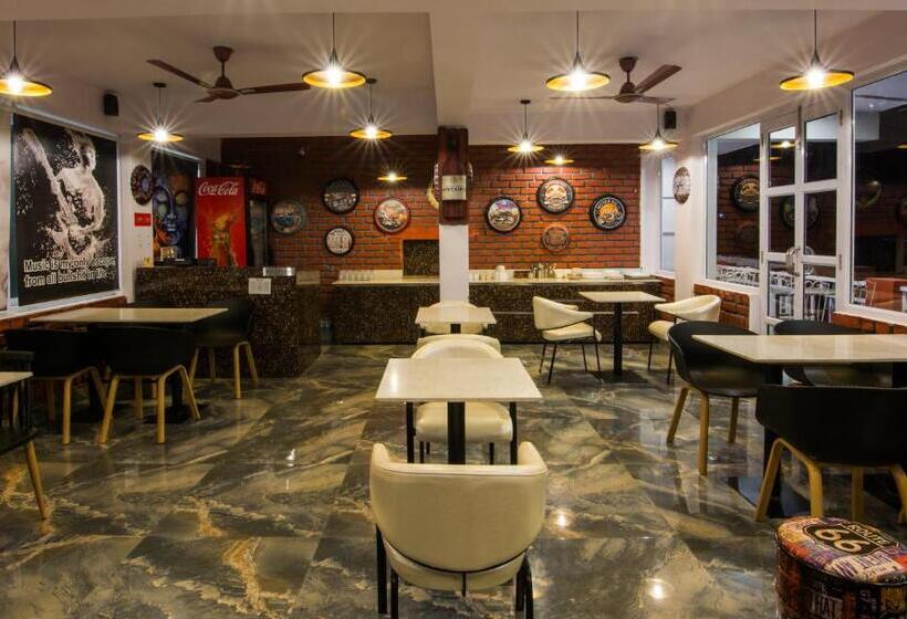 בית מלון כפרי Sahastradhara Riverresort