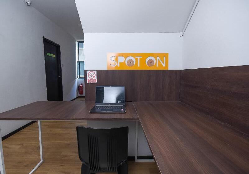 فندق Spot On 89838 Lm Residence