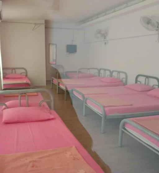 ホテル Spot On 90064 Bgh Hostel Lama