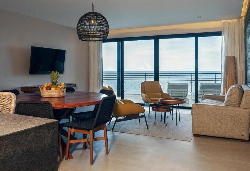 Отель The Fives Oceanfront