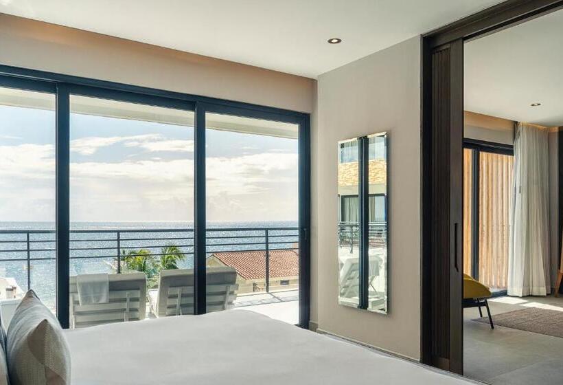 Отель The Fives Oceanfront