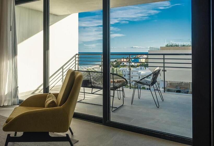 Отель The Fives Oceanfront