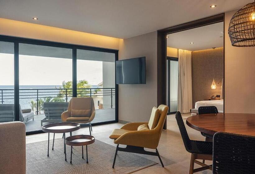 Отель The Fives Oceanfront