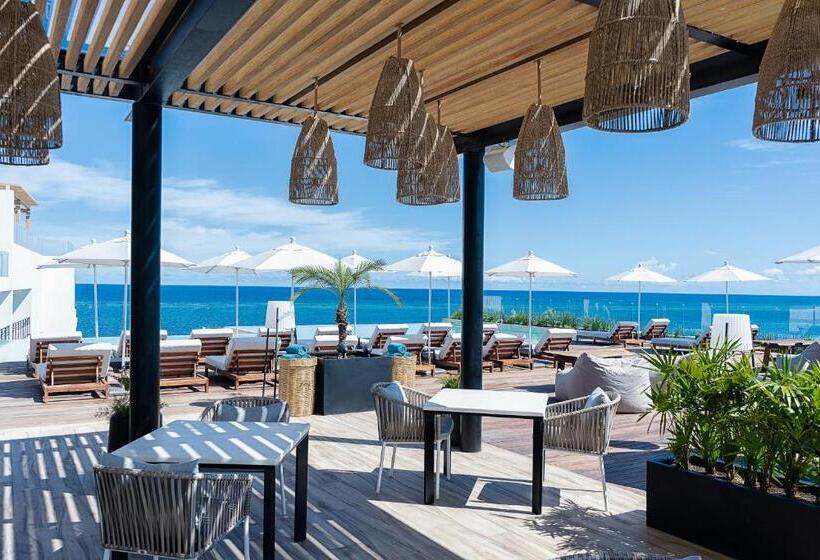 هتل The Fives Oceanfront