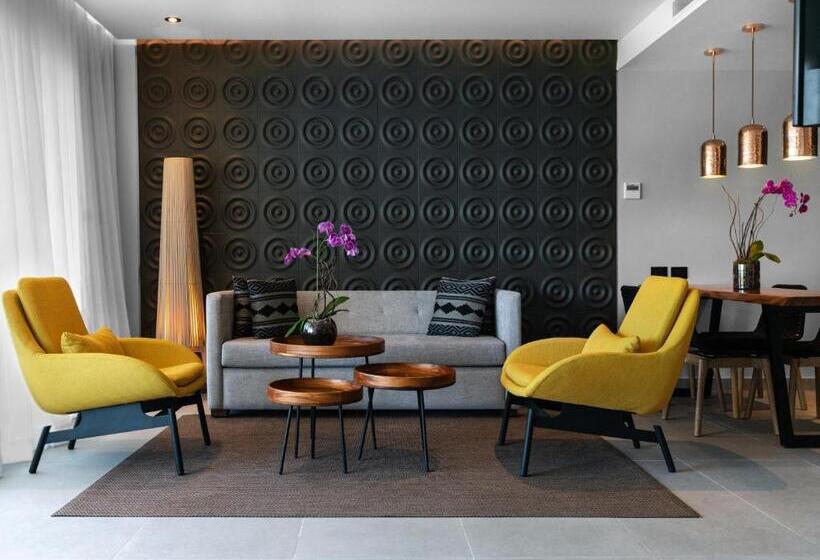 Отель The Fives Oceanfront