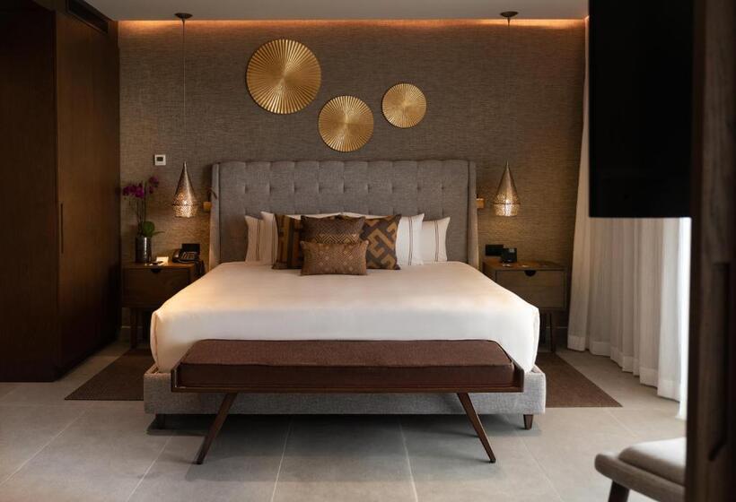 هتل The Fives Oceanfront