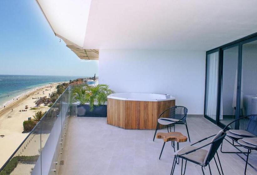 Отель The Fives Oceanfront