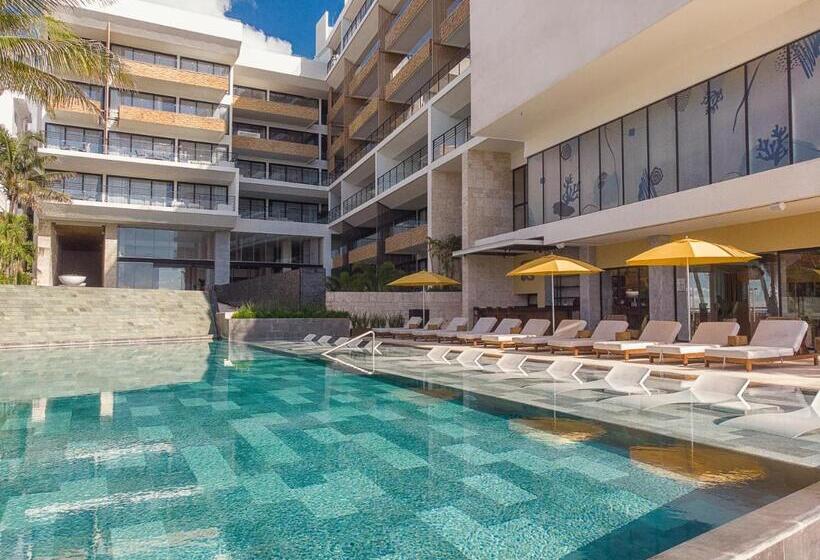 هتل The Fives Oceanfront