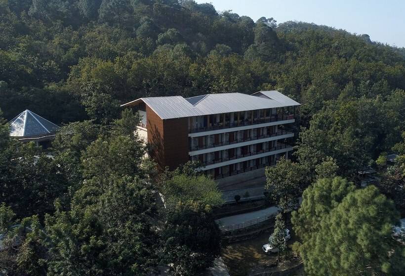 בית מלון כפרי Punarnava Resort & Spa