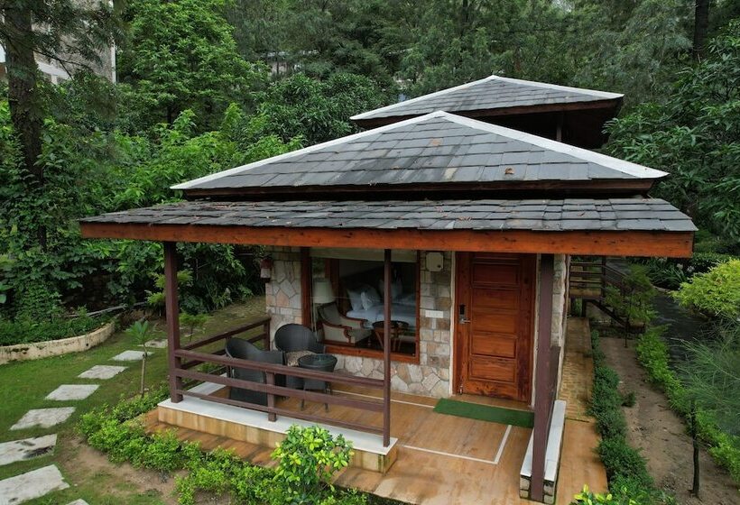 בית מלון כפרי Punarnava Resort & Spa