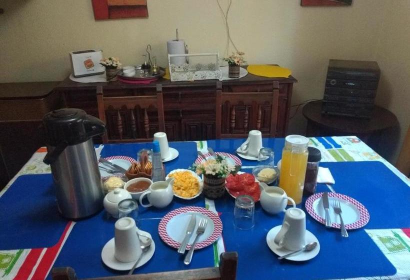 بنسيون Hostal Nomade