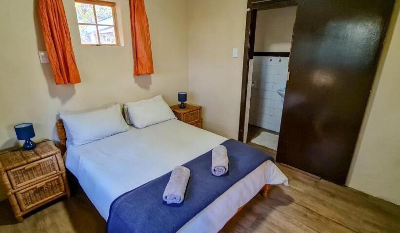 فندق صغير Away With The Fairies Nature Lodge And Backpackers