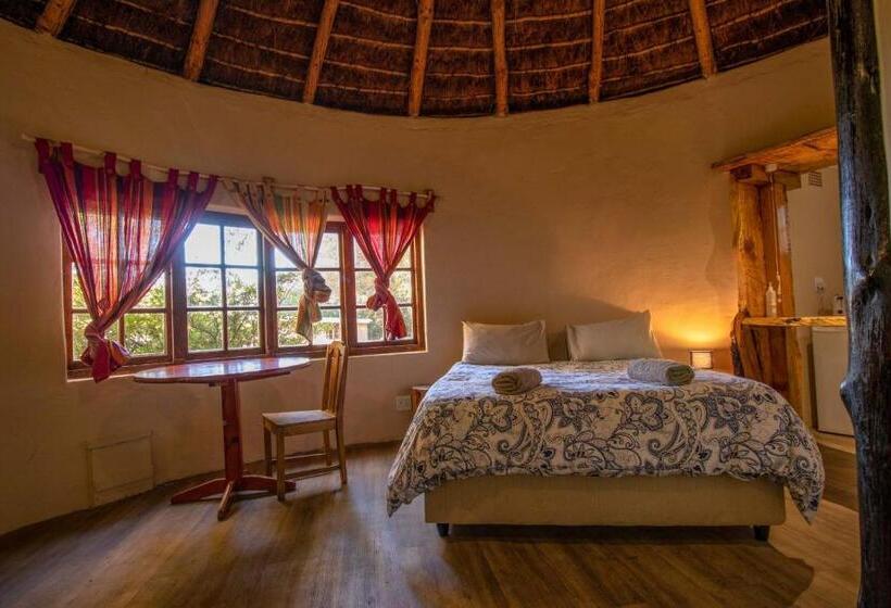 فندق صغير Away With The Fairies Nature Lodge And Backpackers