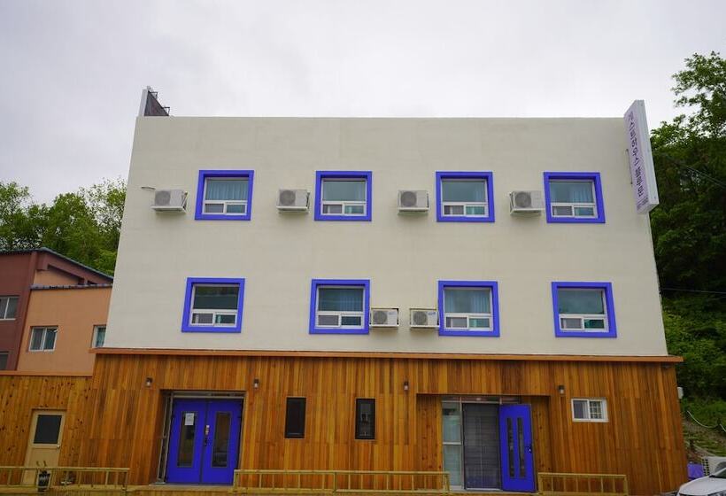 Bluemoon Guest House   Hostel