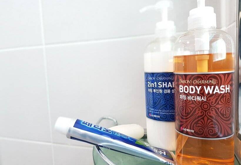 Bluemoon Guest House   Hostel