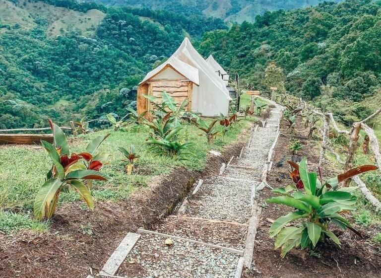 ユースホステル Glamping Rustiko