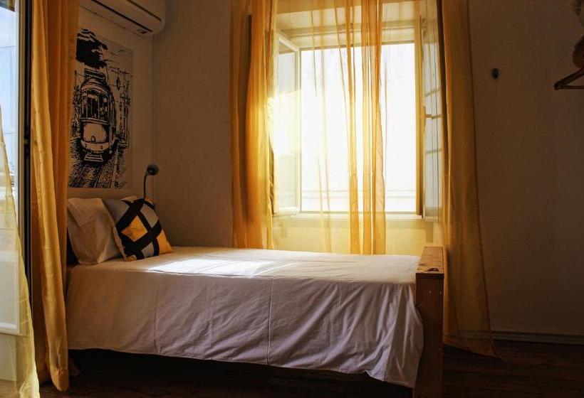 הוסטל Very Typical   Alojamento Local