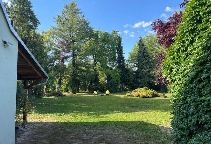 تختخواب و صبحانه Pb Urban Garden Stay With Secured Parking