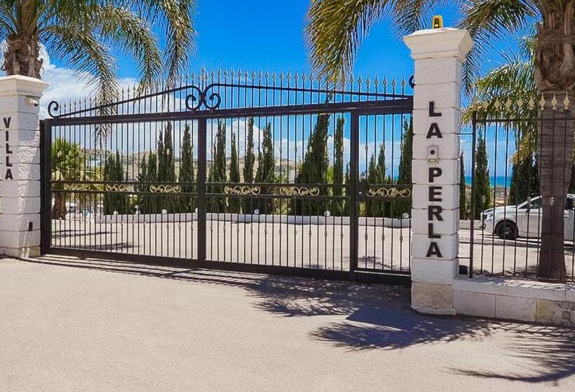 تختخواب و صبحانه Villa La Perla