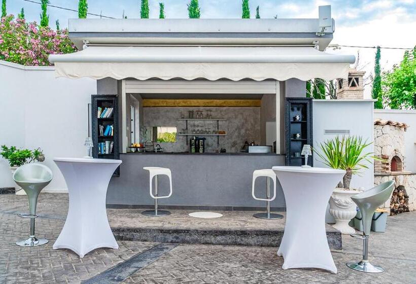 تختخواب و صبحانه Villa La Perla