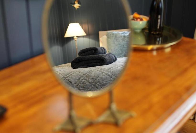 Cwmbach Lodge Luxury B&b