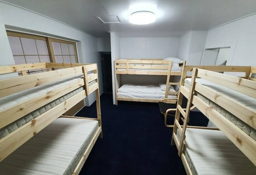 Bluemoon Guest House   Hostel