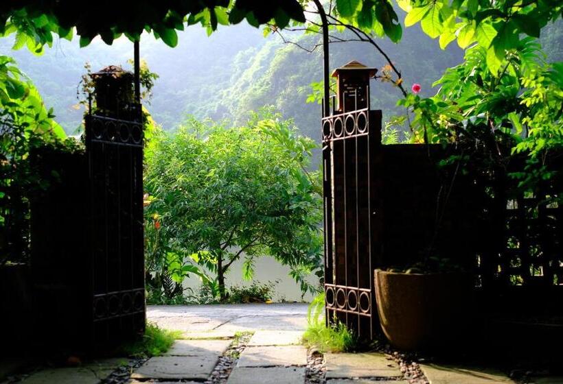 هتل Blue Lagoon Cat Ba