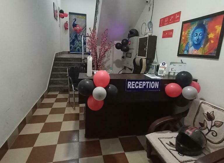 فندق Highway Inn