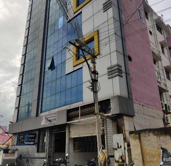 ホテル O Sri Sai Residency