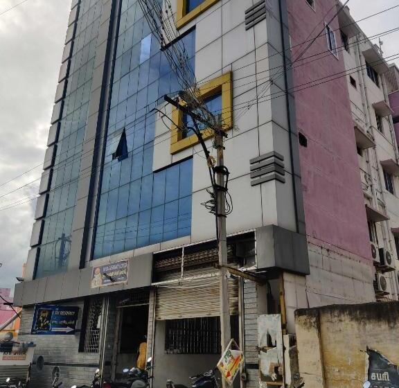 ホテル O Sri Sai Residency