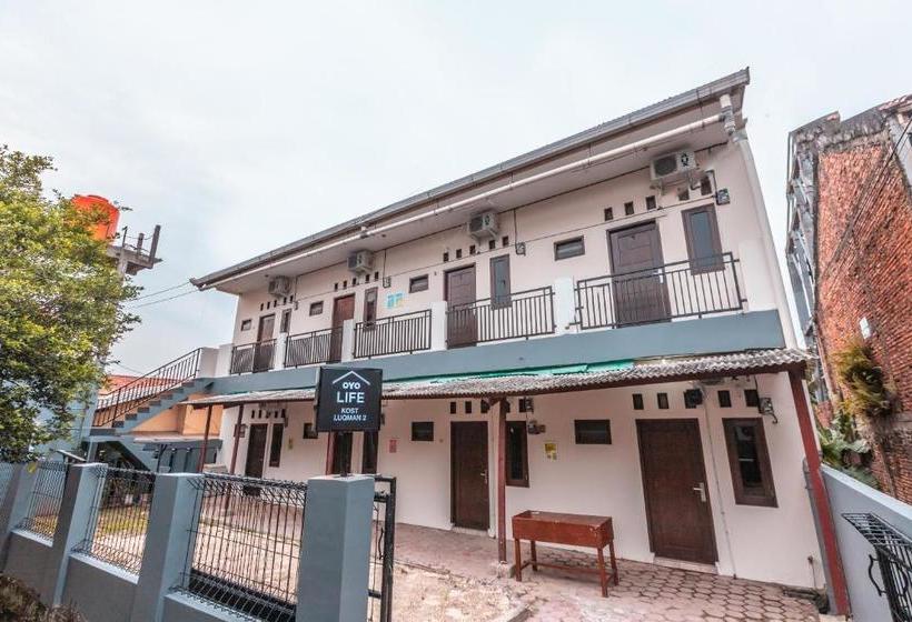 Отель Oyo Life 2424 Kost Luqman 2