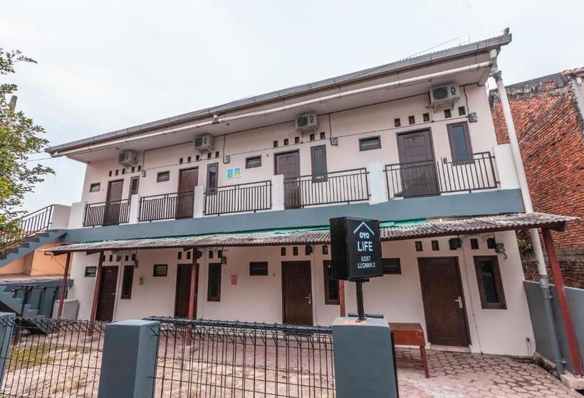 Отель Oyo Life 2424 Kost Luqman 2