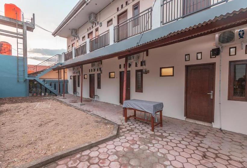 Отель Oyo Life 2424 Kost Luqman 2