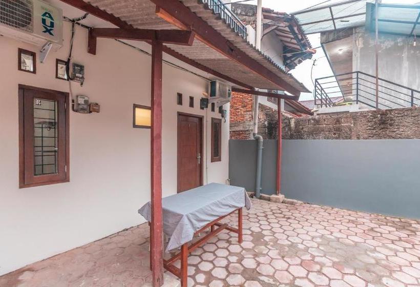 Отель Oyo Life 2424 Kost Luqman 2