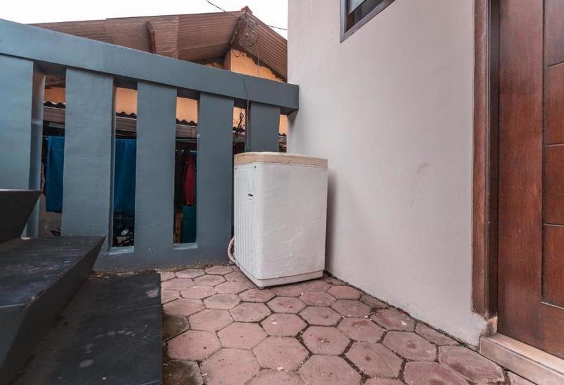 Отель Oyo Life 2424 Kost Luqman 2