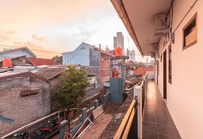 Отель Oyo Life 2424 Kost Luqman 2