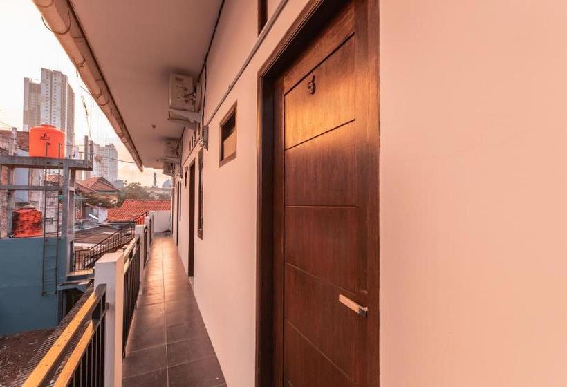 Отель Oyo Life 2424 Kost Luqman 2