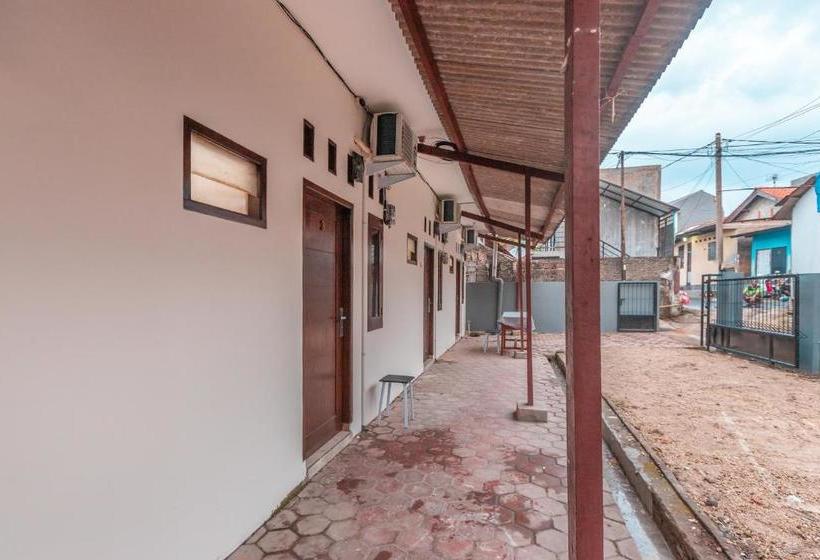 Отель Oyo Life 2424 Kost Luqman 2