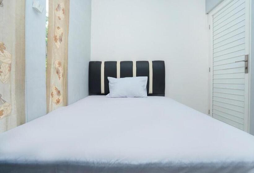 ホテル Oyo Life 2498 Kost Putri Purimas 23