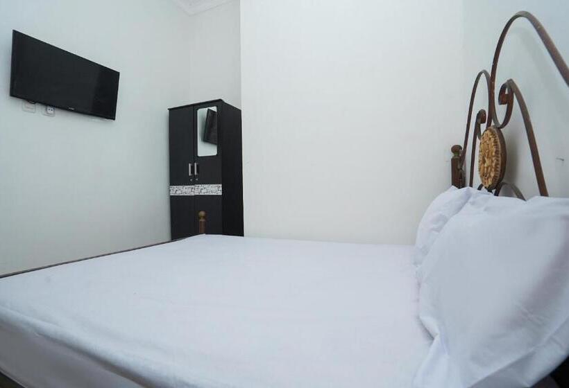 ホテル Oyo Life 2498 Kost Putri Purimas 23